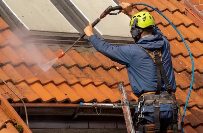Démoussage et hydrofuge de toiture à Uchaux